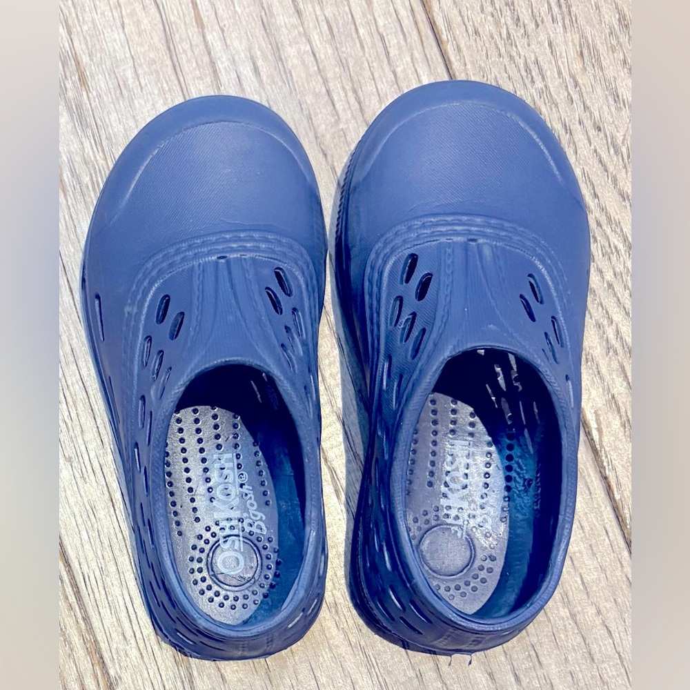 Carter’s Slip-On Navy Shoes (size 6) 12-24M - LIKE NEW!